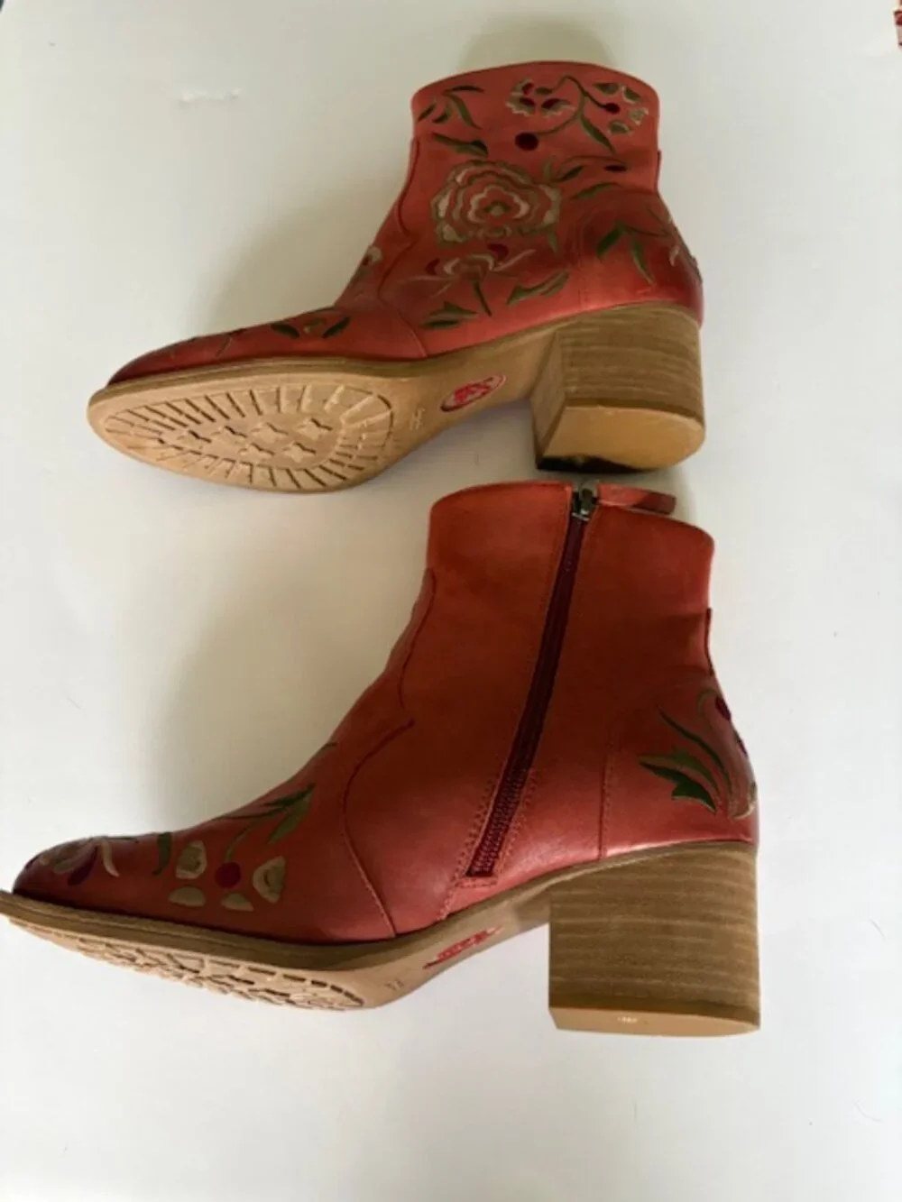 Sofft embroidered leather bootie - Picture 7 of 8